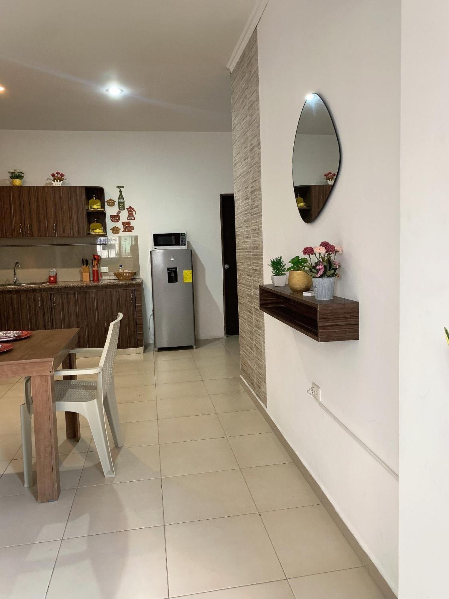 Soles Mall Del Sol Airport Apartment *
