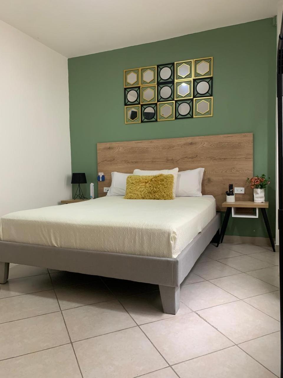 Apartment Soles Mall Del Sol Airport